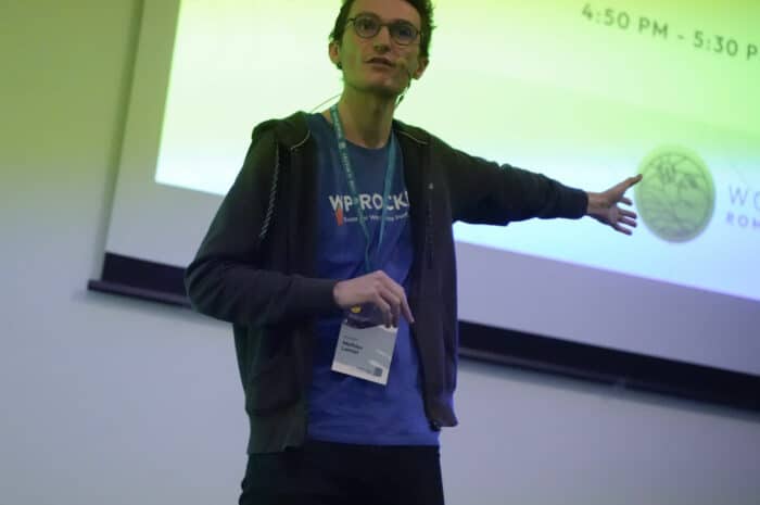 Mathieu presenting at WordCamp Romania 2024